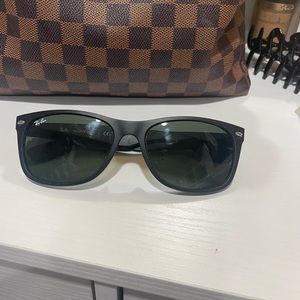 Black Ray-Ban Men’s sunglasses
